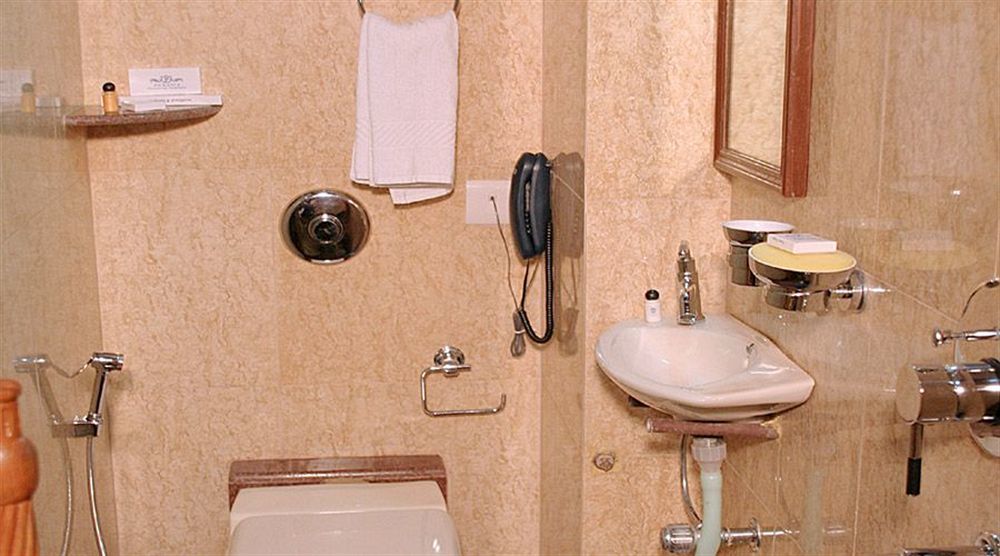 Fabhotel Panasia International Калькутта Экстерьер фото